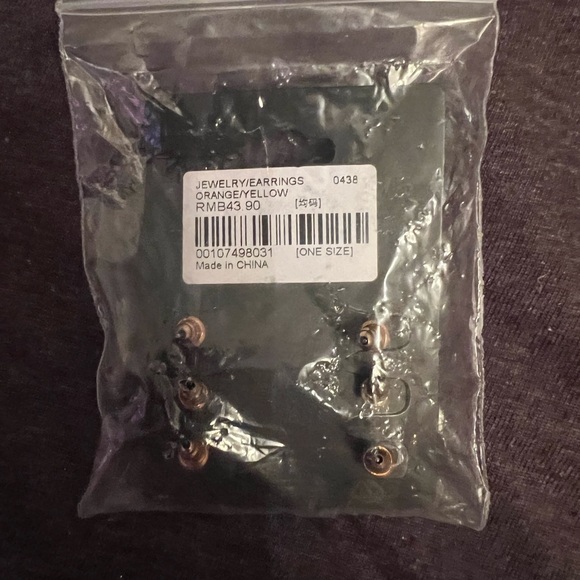 Forever 21-3 sets of women’s earrings - Picture 3 of 3